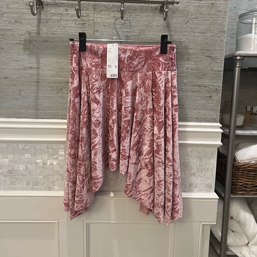 NWT new urban outfitters silence + noise SMALL pink velvet uneven hem skirt UO - Picture 3 of 15